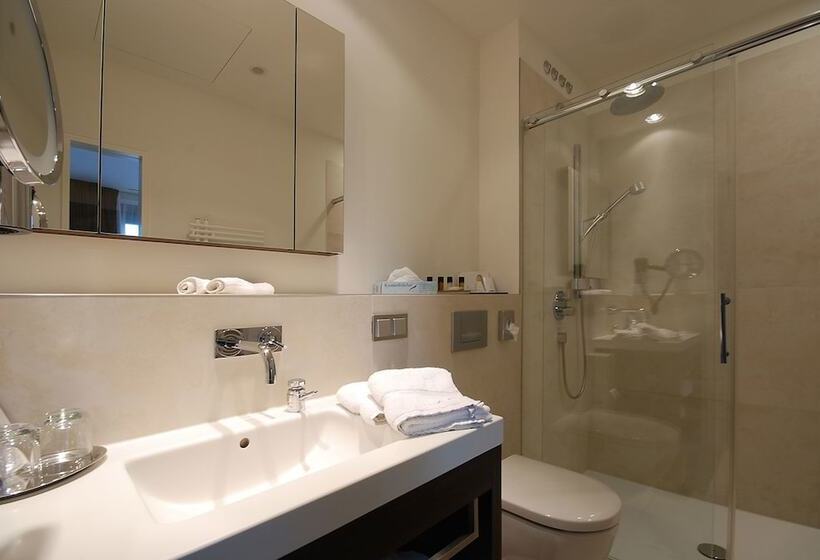 Quarto Superior Vista Rio, Eberhards Am Wasser