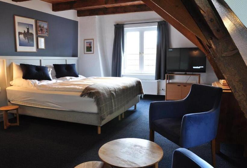 スーペリアールーム, Hohes Haus