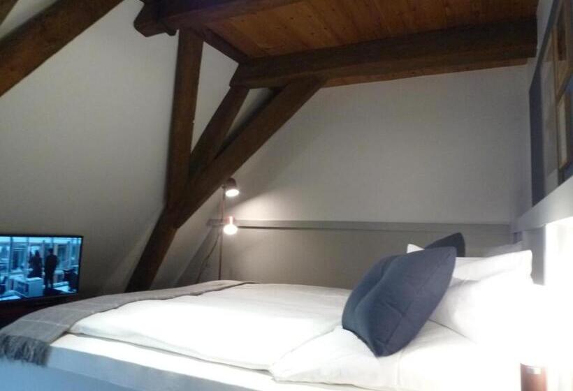 コンフォートルーム, Hohes Haus