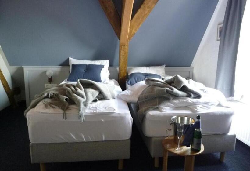 スタンダードルーム, Hohes Haus