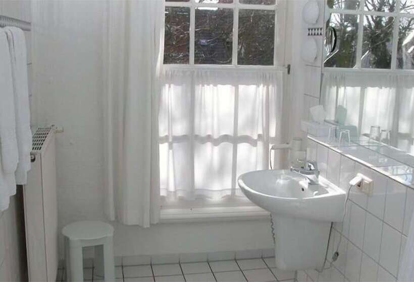 コンフォートルーム, Hohes Haus