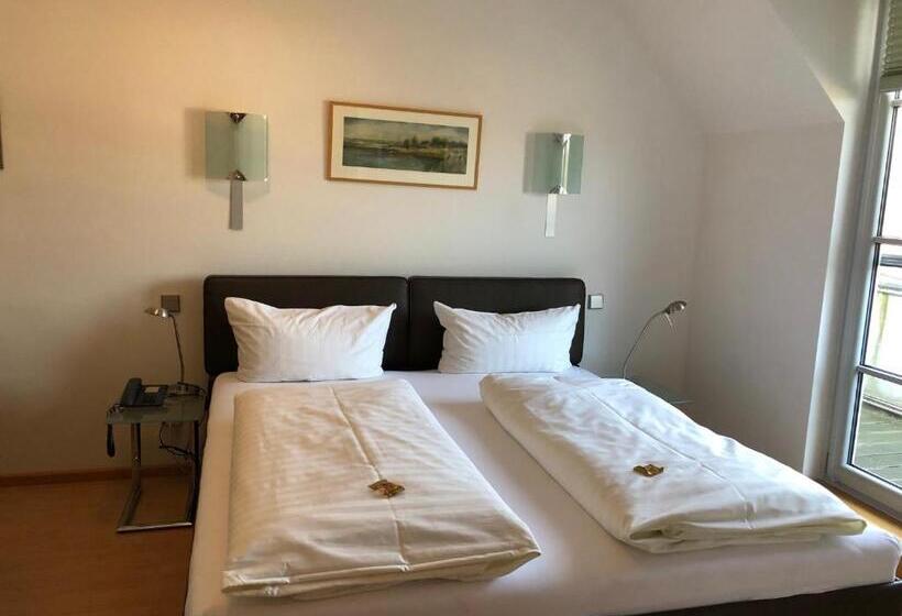 Номер Стандарт, Im Kavalierhaus