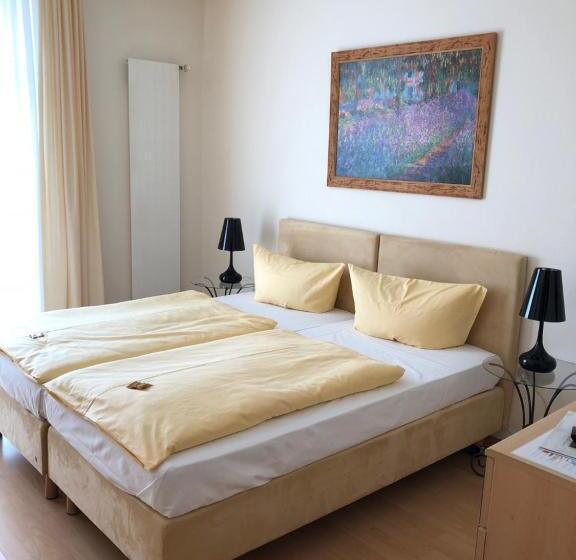 Номер Стандарт, Im Kavalierhaus