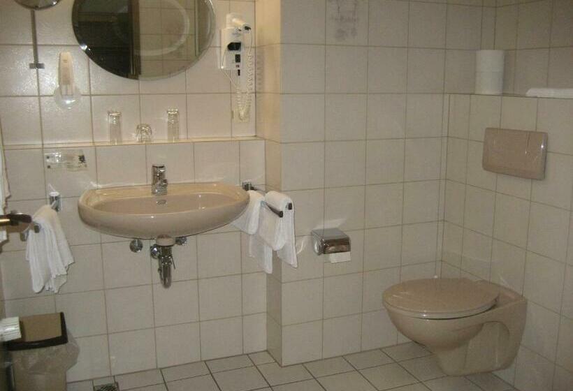 标准单人间, Kramer