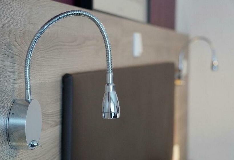 标准单人间, Kramer