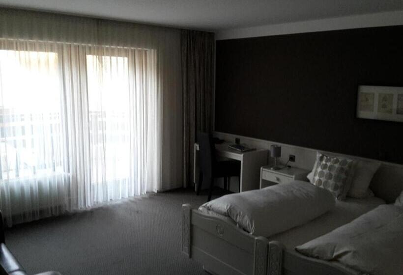 标准三人间, Kramer