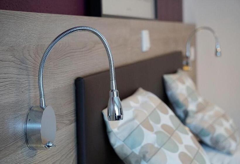 标准三人间, Kramer