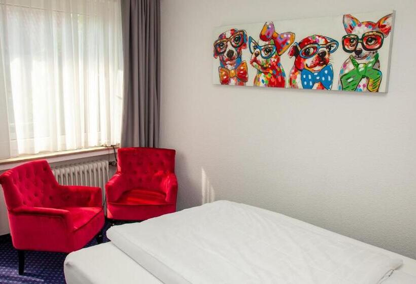 이코노미 룸, Lammerts