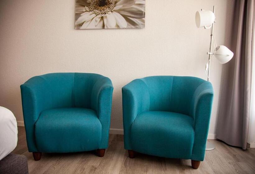 이코노미 룸, Lammerts