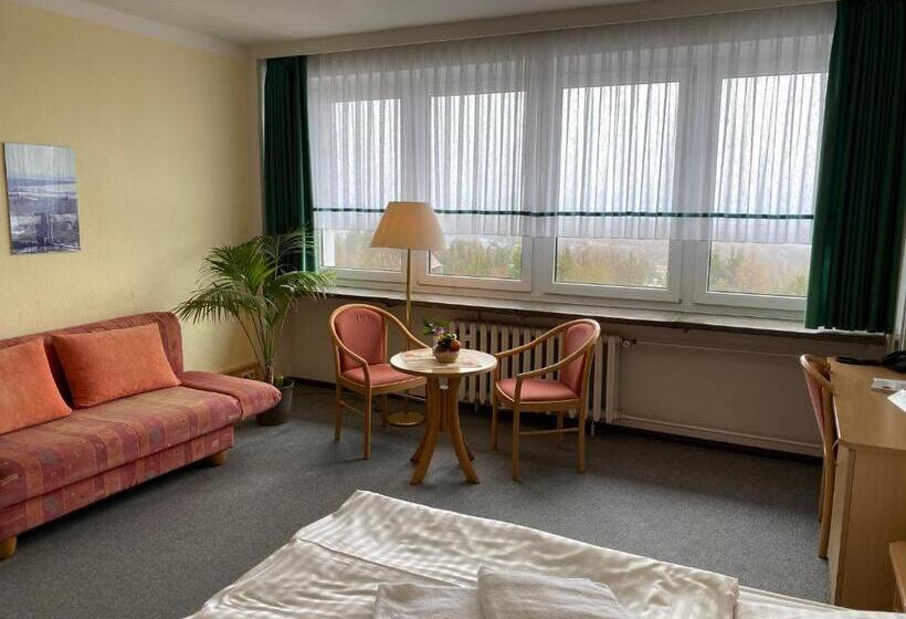 غرفة قياسية مطلة على الجبل, Lugsteinhof