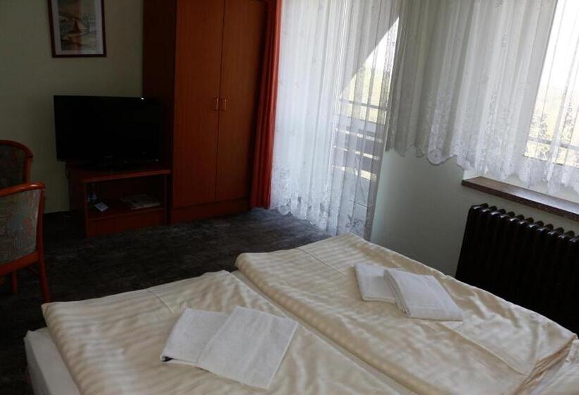 غرفة قياسية مزوَّدة بشُرفة, Lugsteinhof