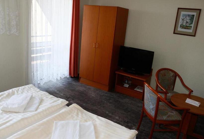 غرفة قياسية مزوَّدة بشُرفة, Lugsteinhof