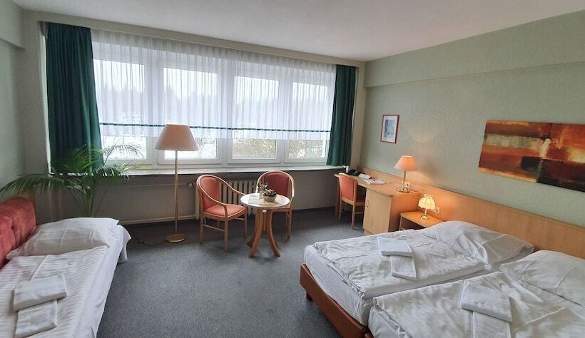 غرفة قياسية ثلاثية, Lugsteinhof