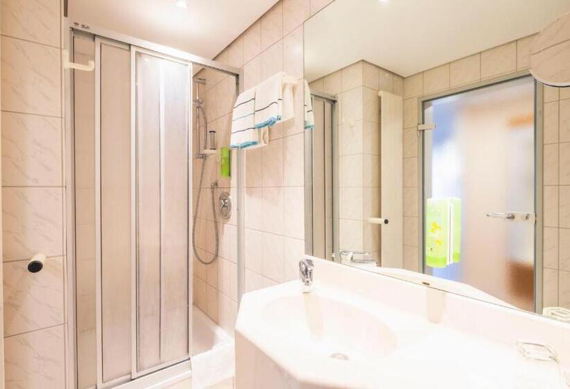 חדר סטנדרט, Luise