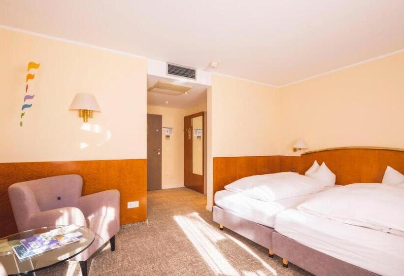 סוויטת ג'וניור, Luise