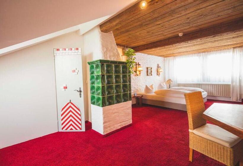 חדר משפחתי, Luise