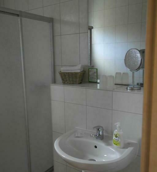 غرفة قياسية, Pit Lane Home Of Motorsport