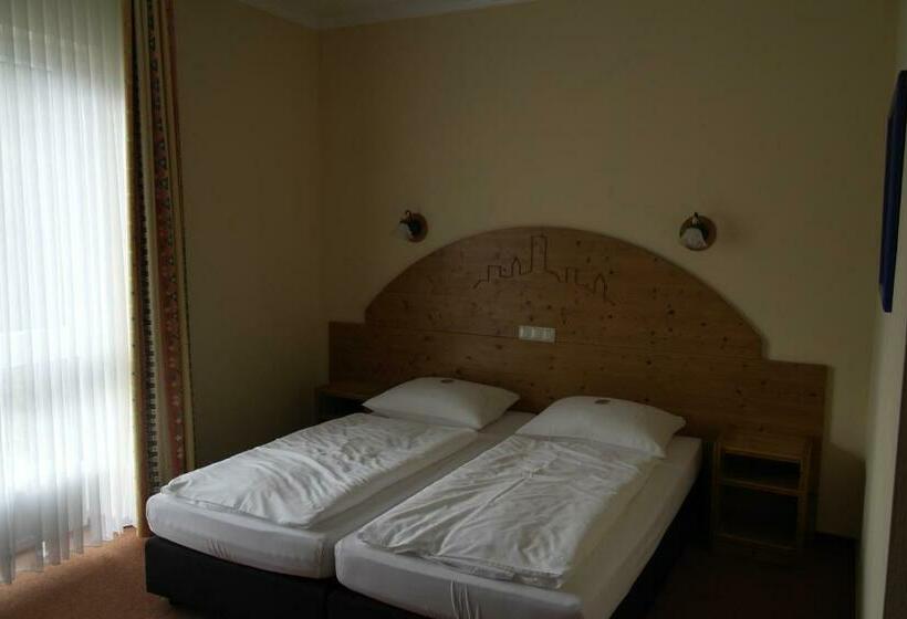 غرفة قياسية, Pit Lane Home Of Motorsport