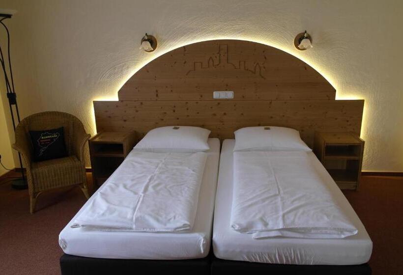 غرفة قياسية, Pit Lane Home Of Motorsport