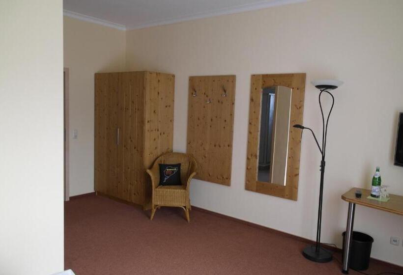 غرفة قياسية ثلاثية, Pit Lane Home Of Motorsport