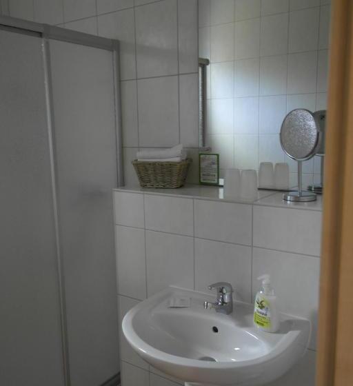 غرفة قياسية ثلاثية, Pit Lane Home Of Motorsport