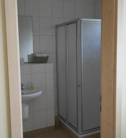 غرفة قياسية ثلاثية, Pit Lane Home Of Motorsport