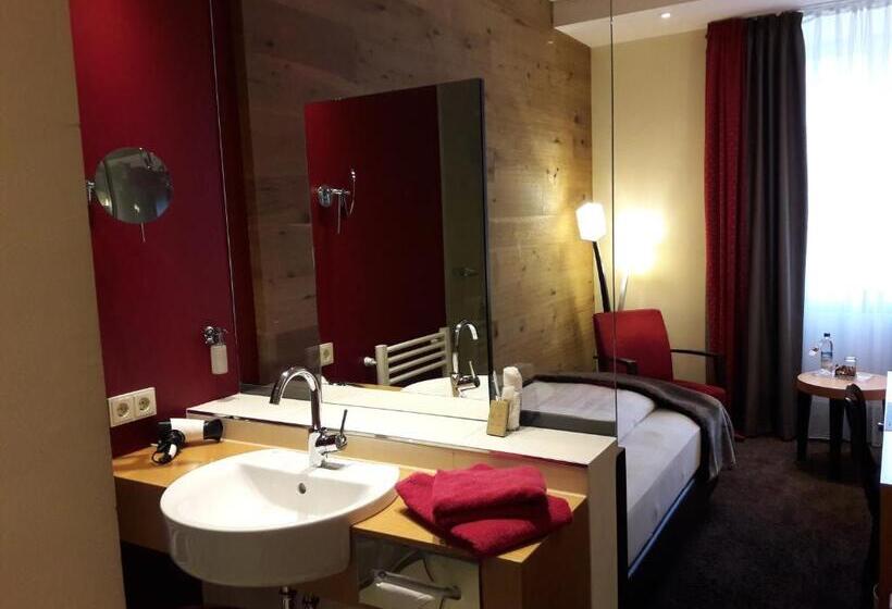 标准单人间, Post