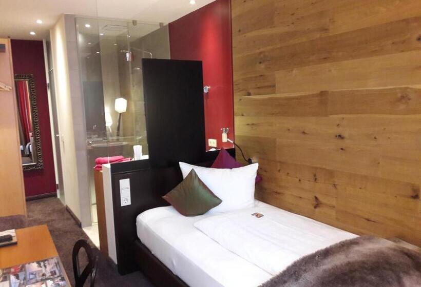 标准单人间, Post