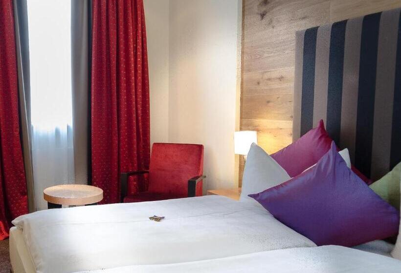 高级大房间, Post