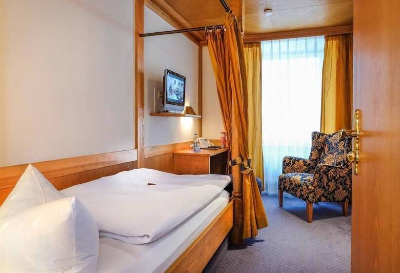 标准单人间, Post