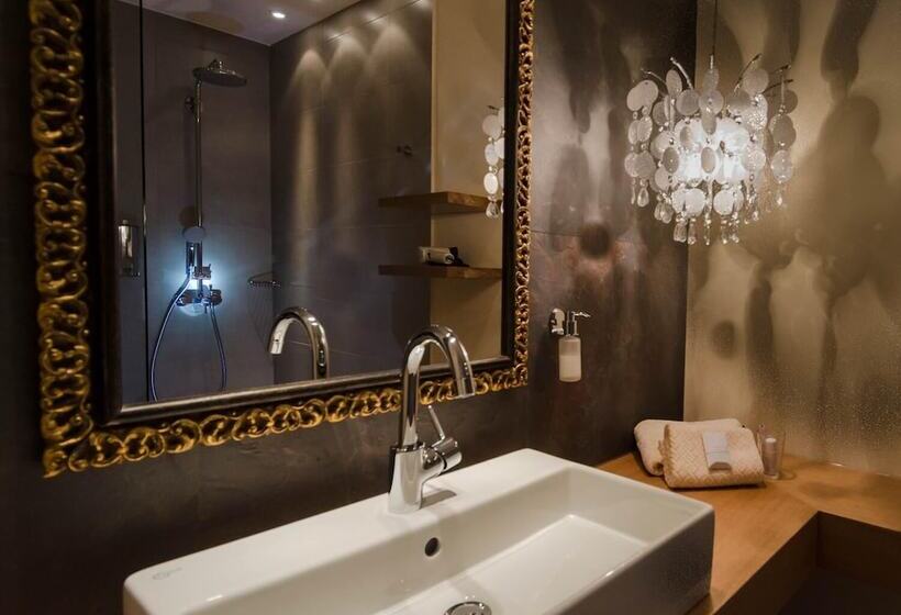 高级大房间, Post