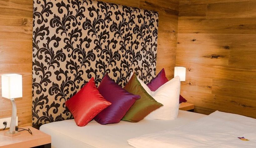 高级大房间, Post