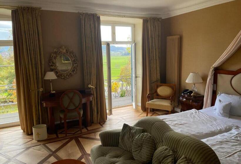 سوییت, Schloss Neutrauchburg