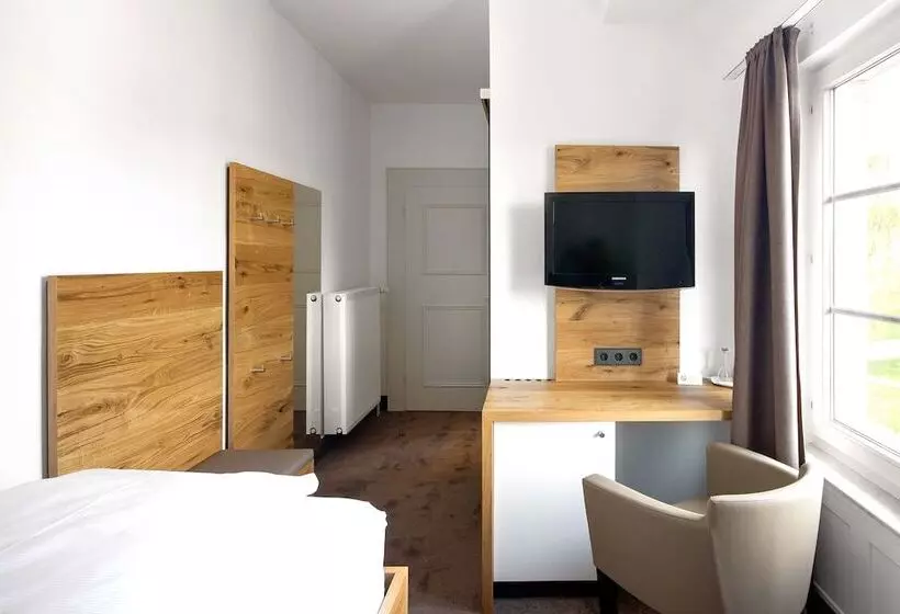 Economy Yhden Hengen Huone, Seehof