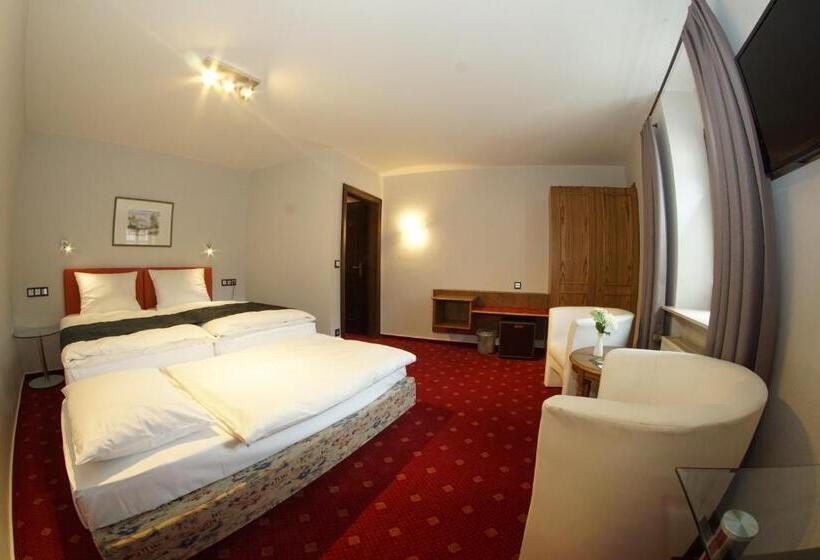 スタンダードトリプルルーム, Zur Post