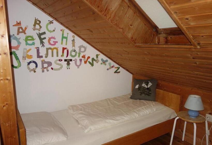 غرفة عائلية, Schumacher's Landhaus