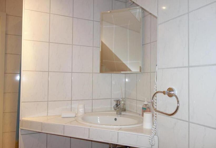 舒适型房间, Schumacher's Landhaus