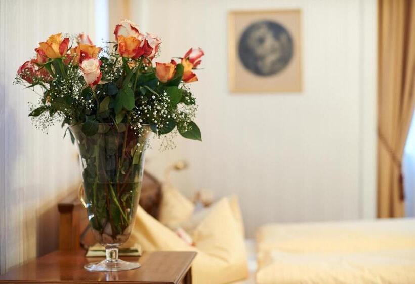 جناح, Boutique Hotel Amalienhof