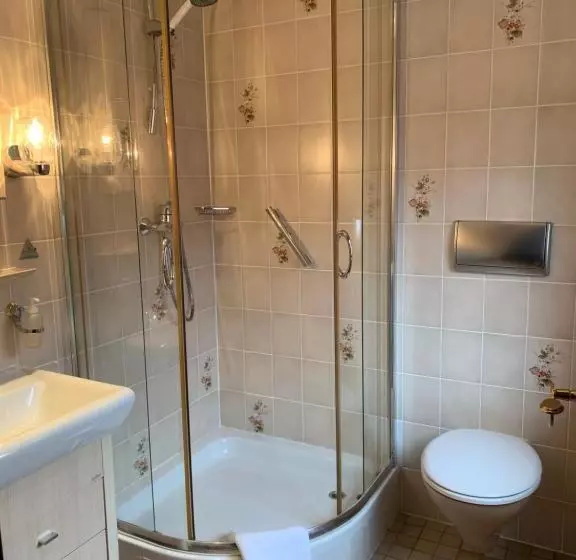 Standard Kolmen Hengen Huone, Bettelhaus