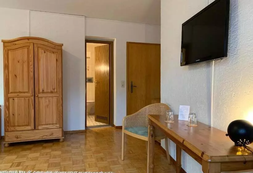 Standard Kolmen Hengen Huone, Bettelhaus