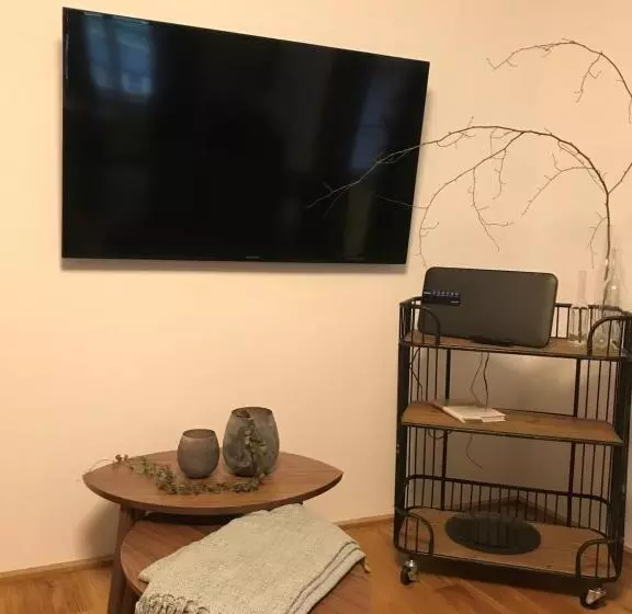 Huoneisto 1 Makuuhuone, Brutsches Rebstock