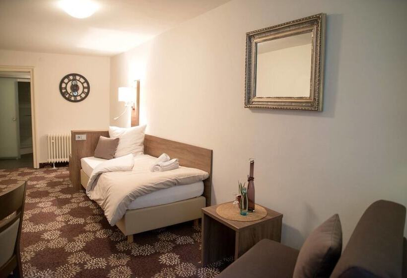 Номер Стандарт Индивидуальный, Brutsches Rebstock