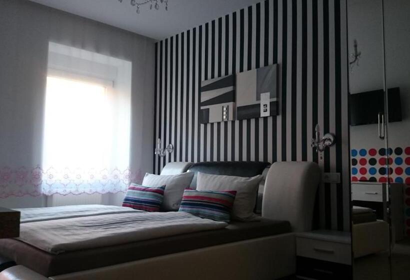 标准工作室, City Central Promenade