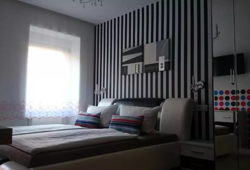 Standard-studio, City Central Promenade