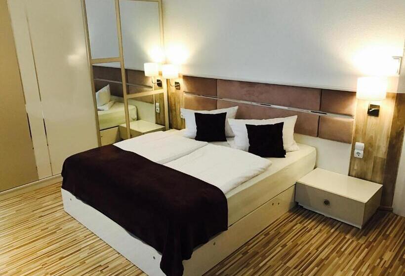 标准工作室, City Central Promenade