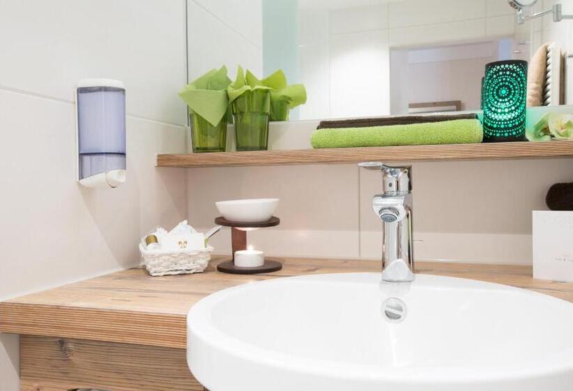 Номер Стандарт Вид на Горы, Helmerhof