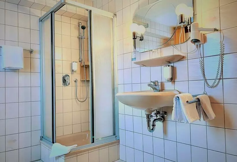 Standard Yhden Hengen Huone, Ingeburg