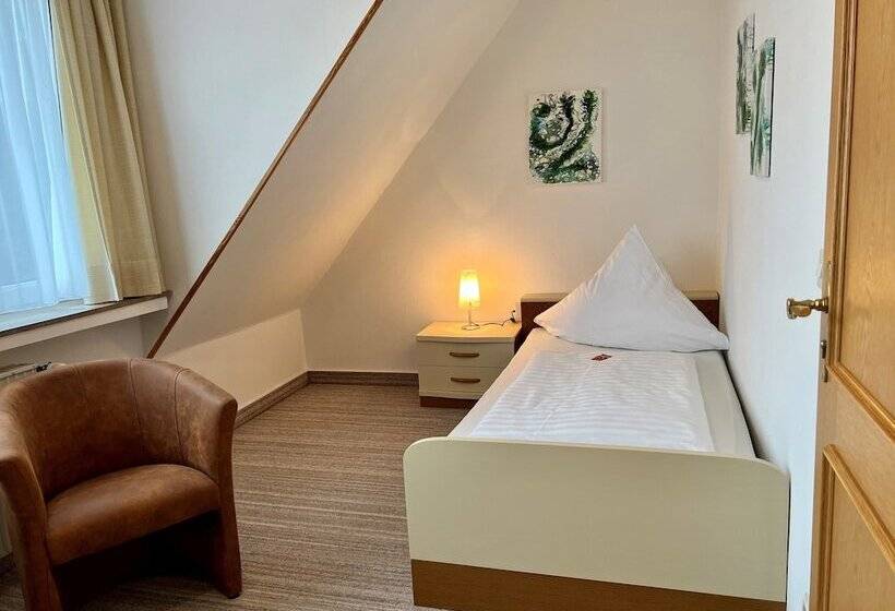 غرفة قياسية فردية, Ingeburg