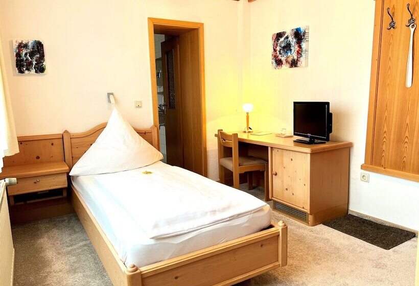 غرفة قياسية فردية, Ingeburg