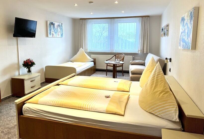 غرفة قياسية ثلاثية, Ingeburg